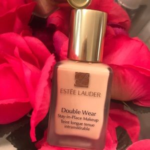 Double wear foundation shade iw1 bone